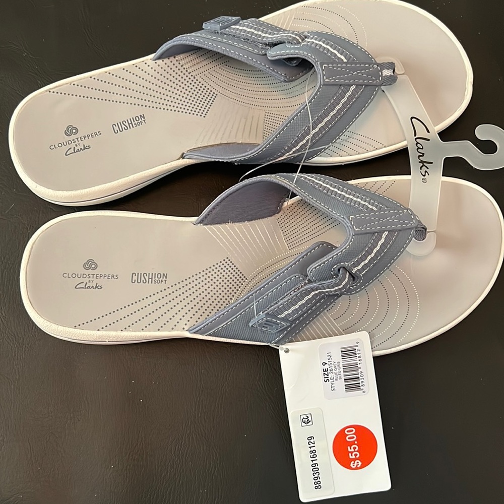 *NEW* Clark’s cushion soft sandals